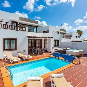 https://villa-julianne-carmen-4-puerto-del-carmen-lanzarote.in-canary-islands.com